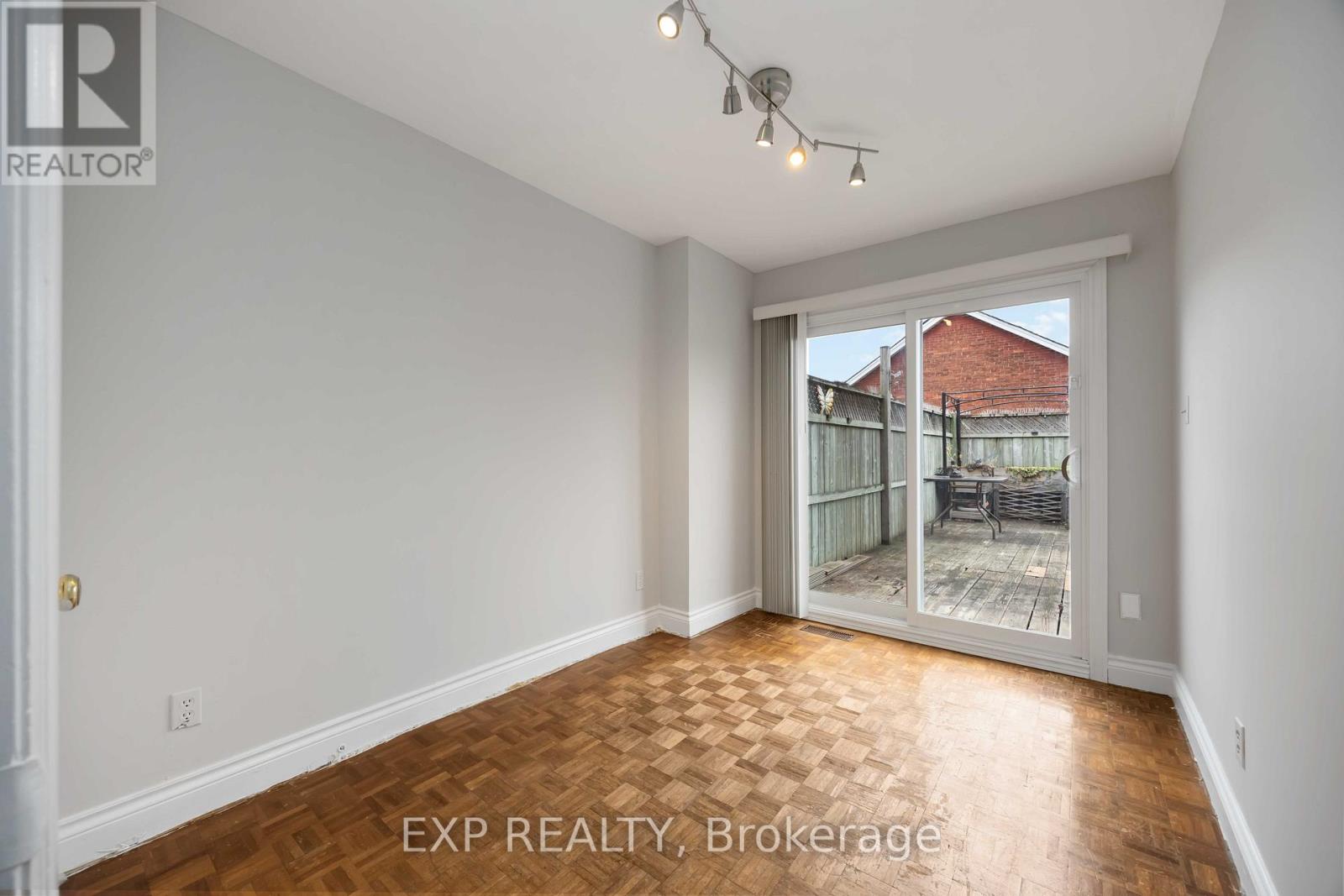 Upper - 211 Dovercourt Road, Toronto, Ontario  M6J 3C9 - Photo 15 - C12703576