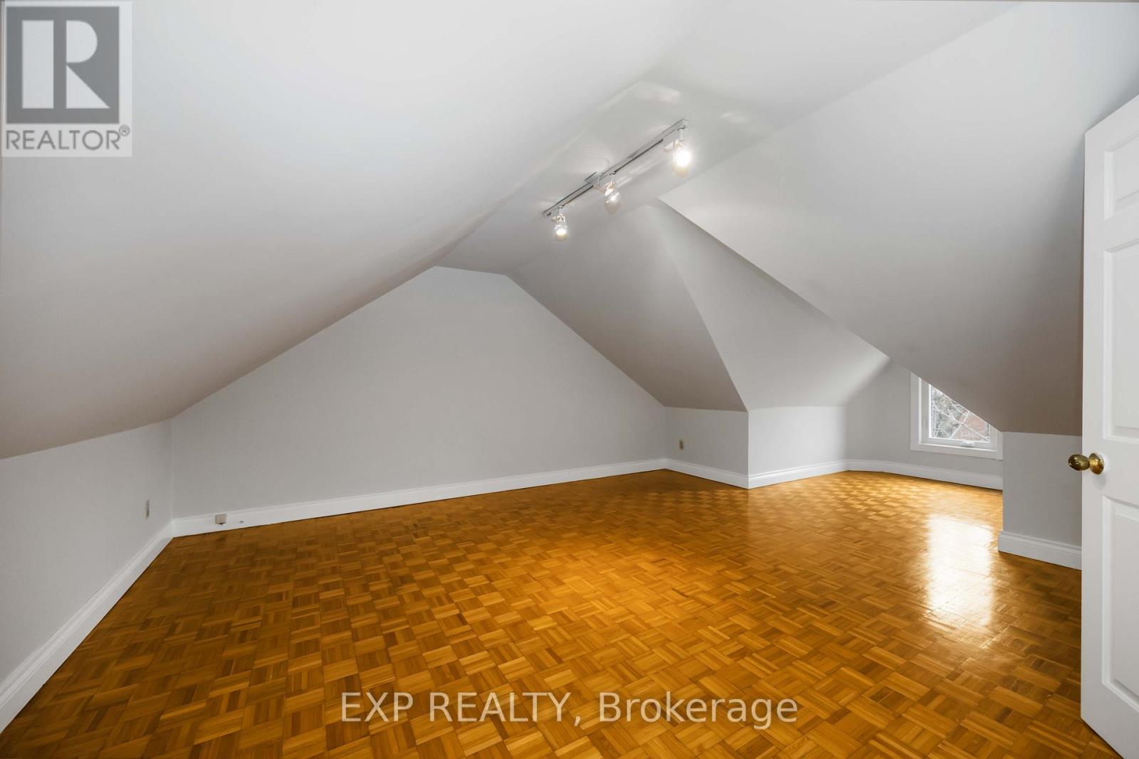 Upper - 211 Dovercourt Road, Toronto, Ontario  M6J 3C9 - Photo 19 - C12703576