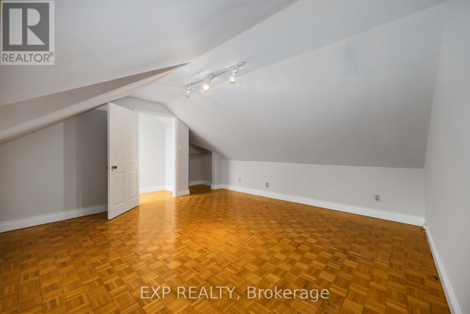 Upper - 211 Dovercourt Road, Toronto, Ontario  M6J 3C9 - Photo 21 - C12703576