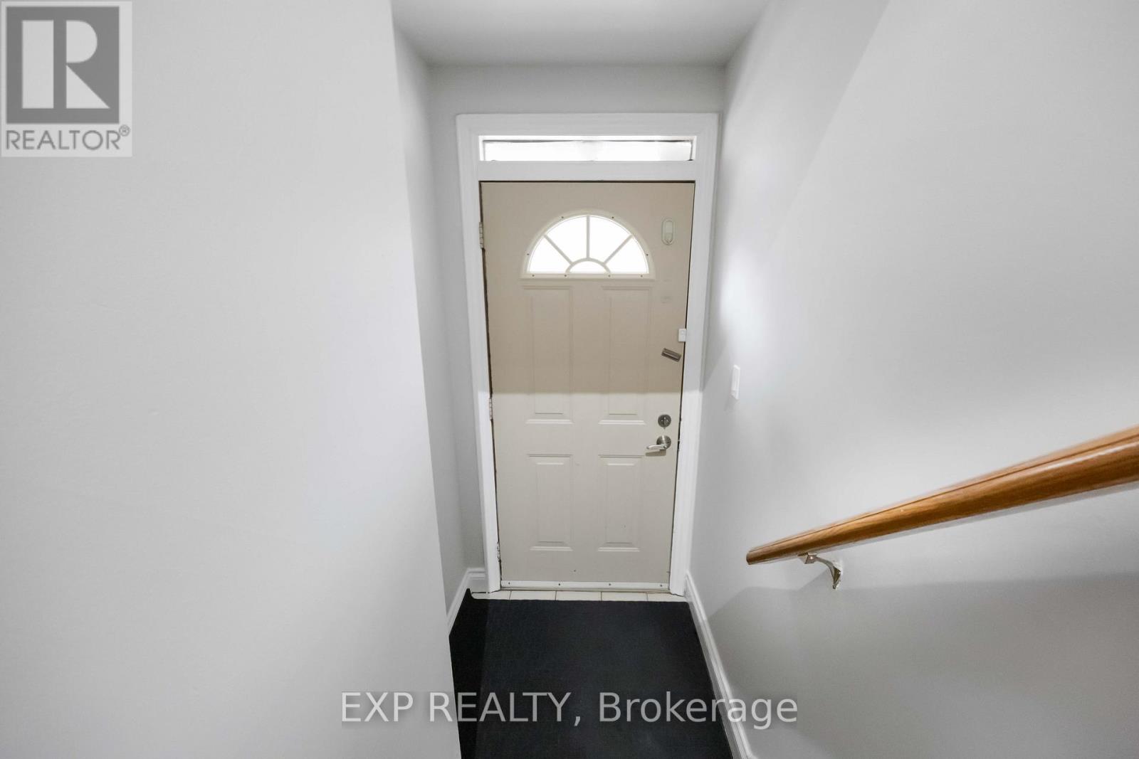 Upper - 211 Dovercourt Road, Toronto, Ontario  M6J 3C9 - Photo 3 - C12703576