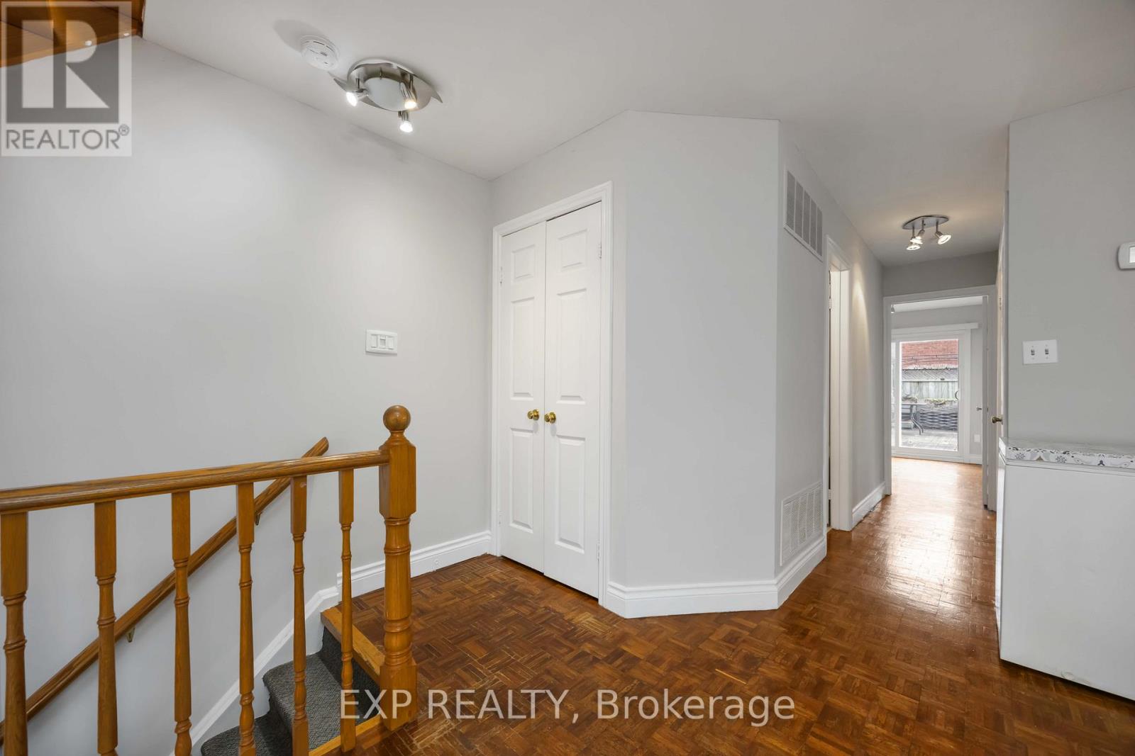 Upper - 211 Dovercourt Road, Toronto, Ontario  M6J 3C9 - Photo 4 - C12703576