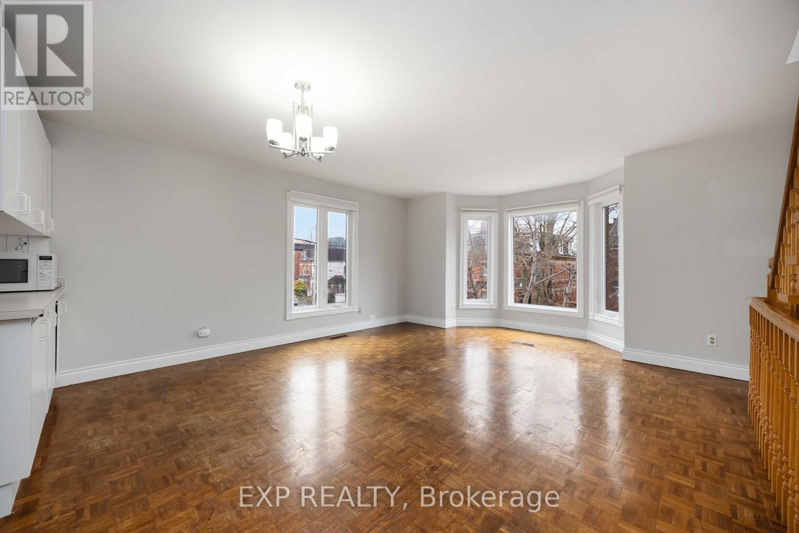 Upper - 211 Dovercourt Road, Toronto, Ontario  M6J 3C9 - Photo 5 - C12703576