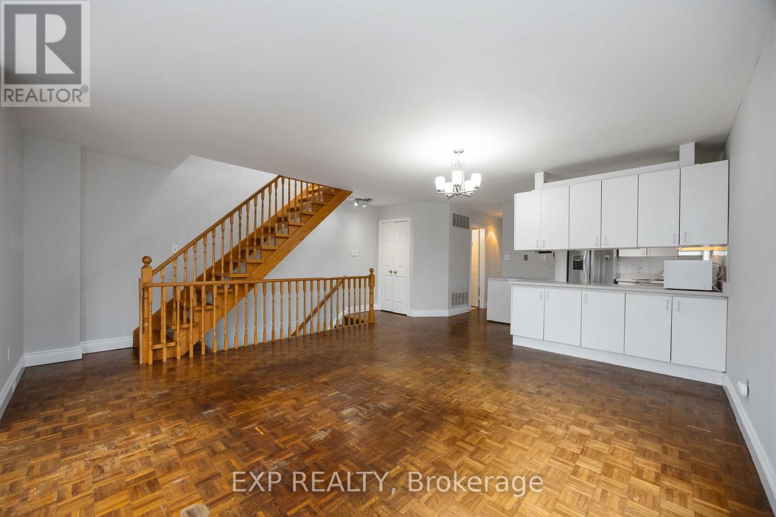 Upper - 211 Dovercourt Road, Toronto, Ontario  M6J 3C9 - Photo 6 - C12703576