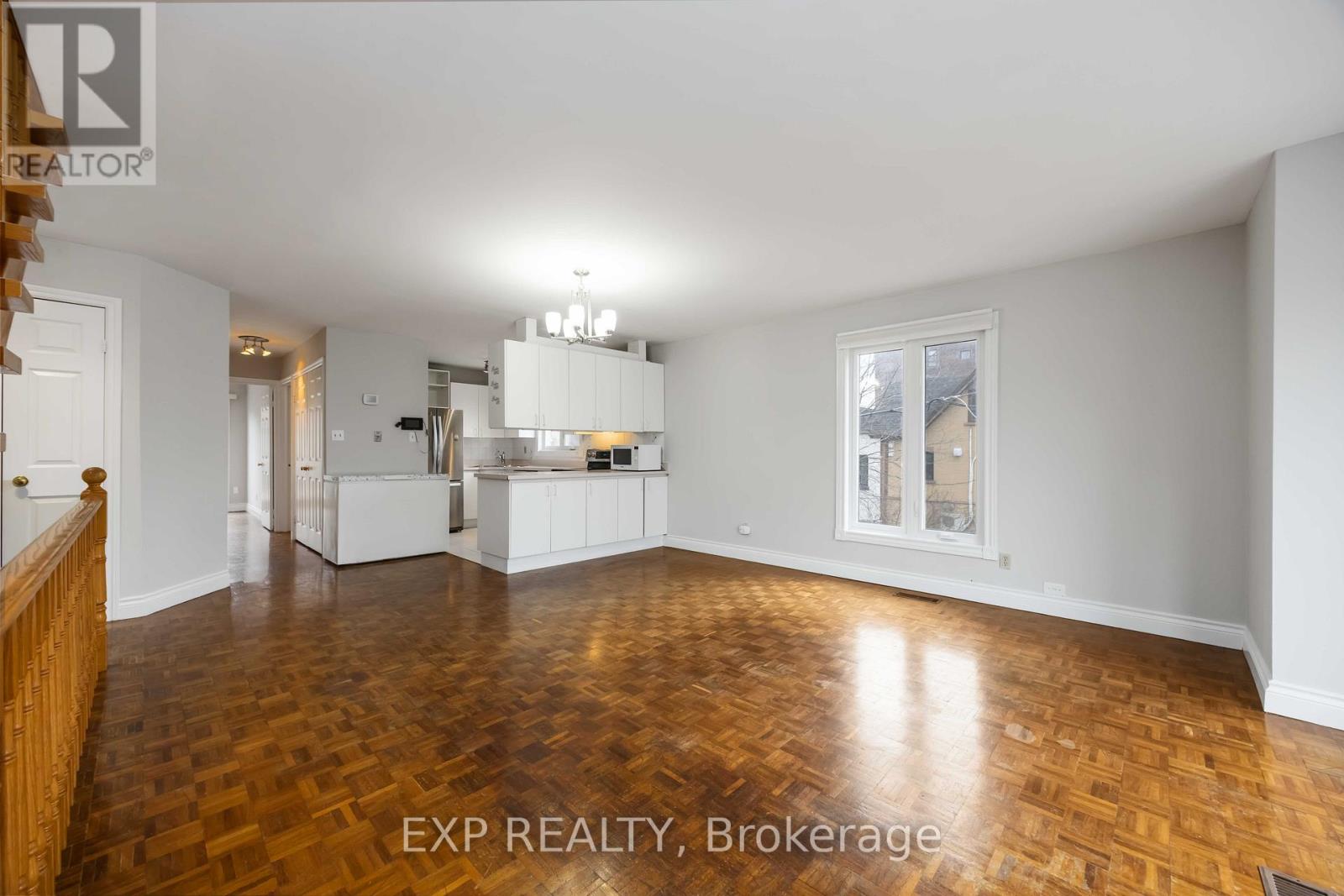 Upper - 211 Dovercourt Road, Toronto, Ontario  M6J 3C9 - Photo 7 - C12703576