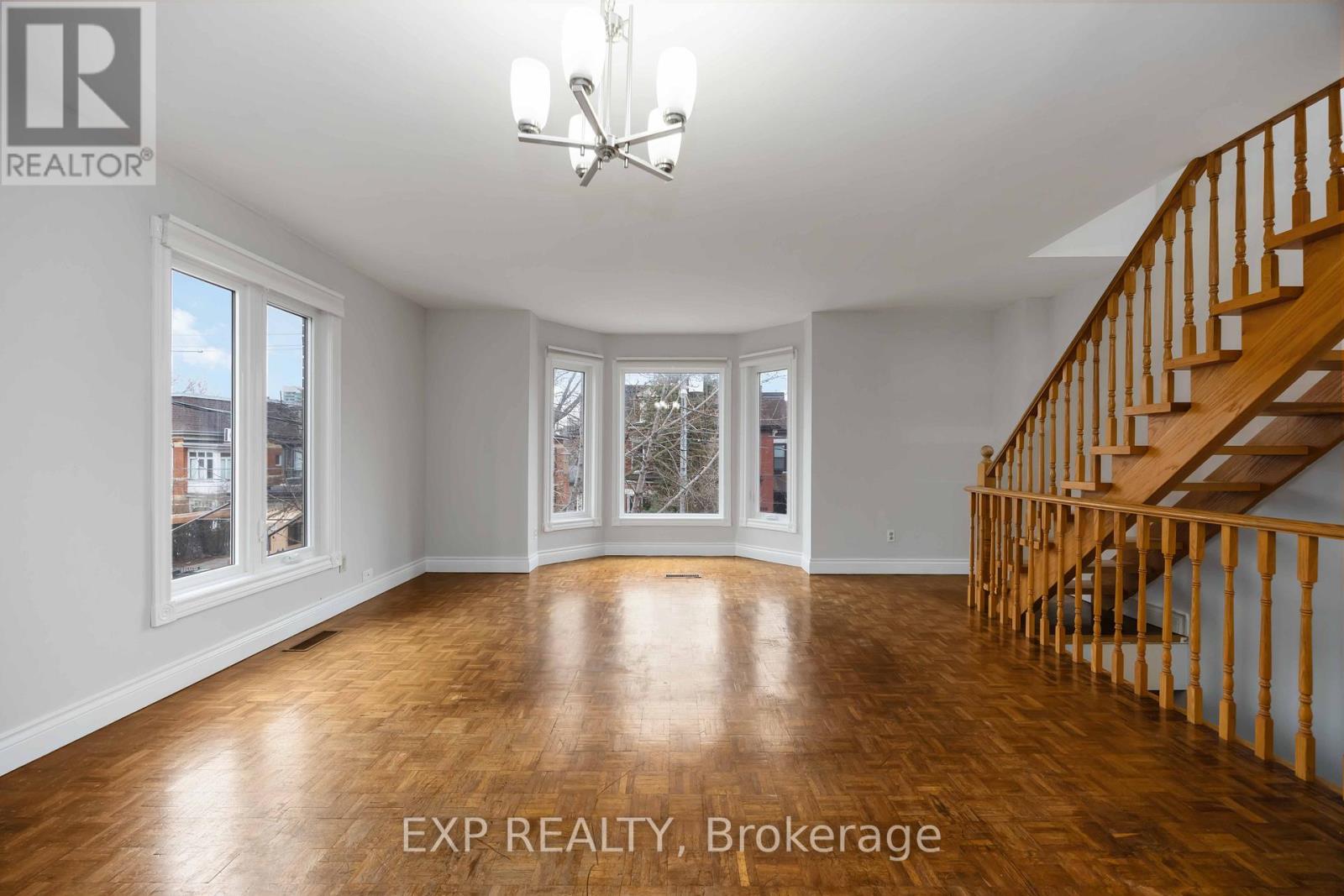 Upper - 211 Dovercourt Road, Toronto, Ontario  M6J 3C9 - Photo 8 - C12703576