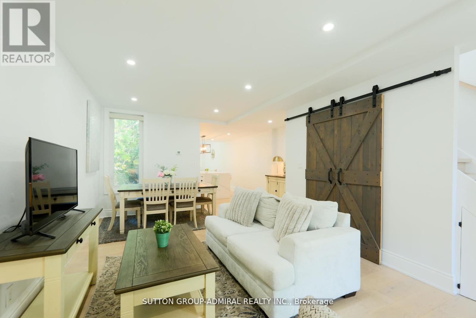 70 Carlaw Avenue, Toronto, Ontario  M4M 2R7 - Photo 7 - E12703538