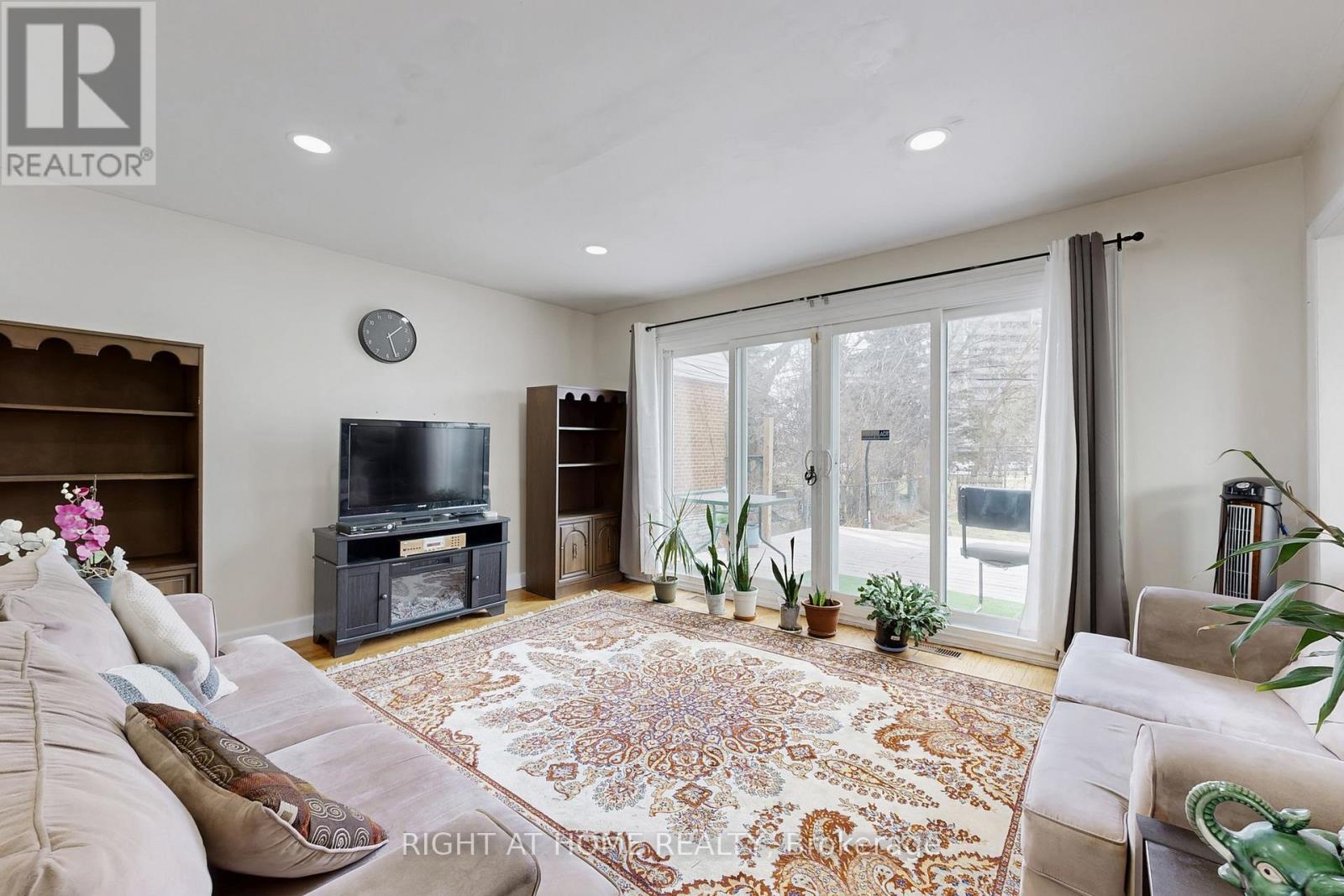 46 Glenshephard Drive, Toronto, Ontario  M1K 4N3 - Photo 11 - E12703616