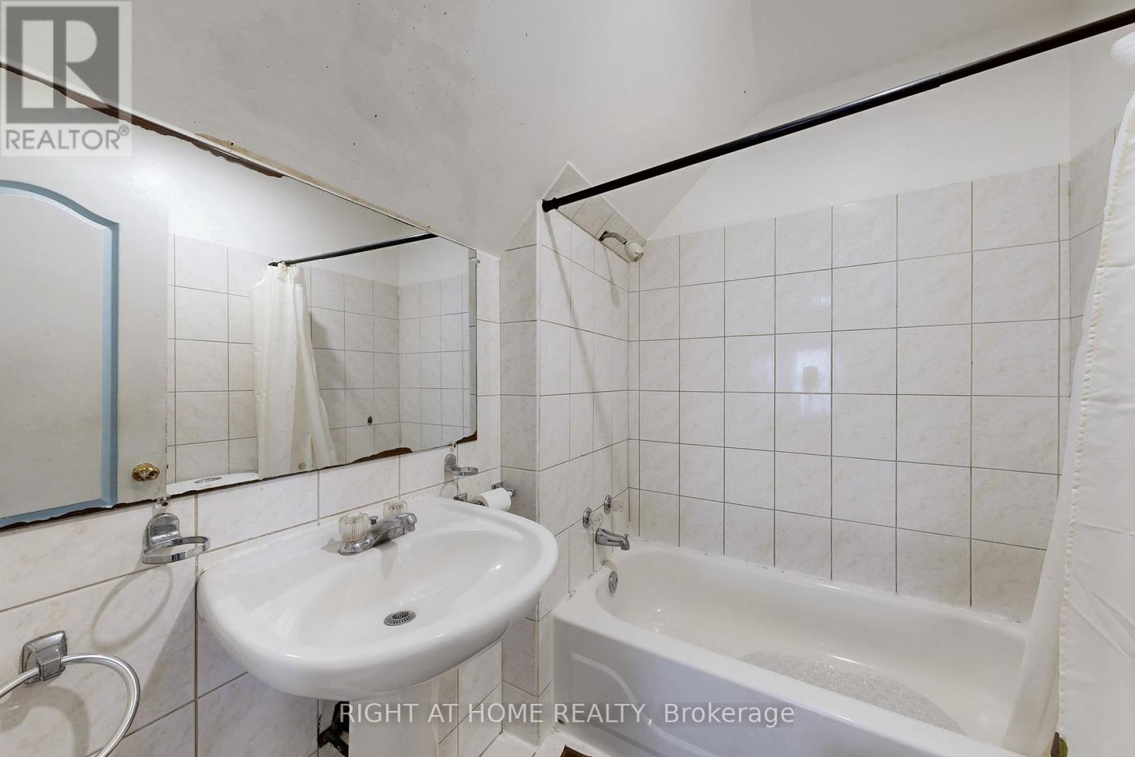 46 Glenshephard Drive, Toronto, Ontario  M1K 4N3 - Photo 28 - E12703616