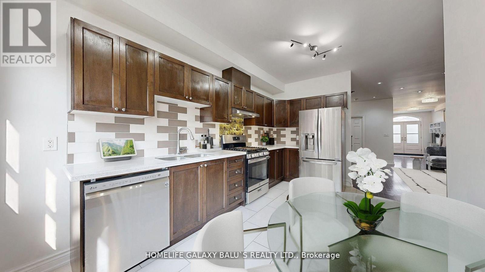 1561 Greenmount Street, Pickering, Ontario  L1X 2J1 - Photo 7 - E12703632