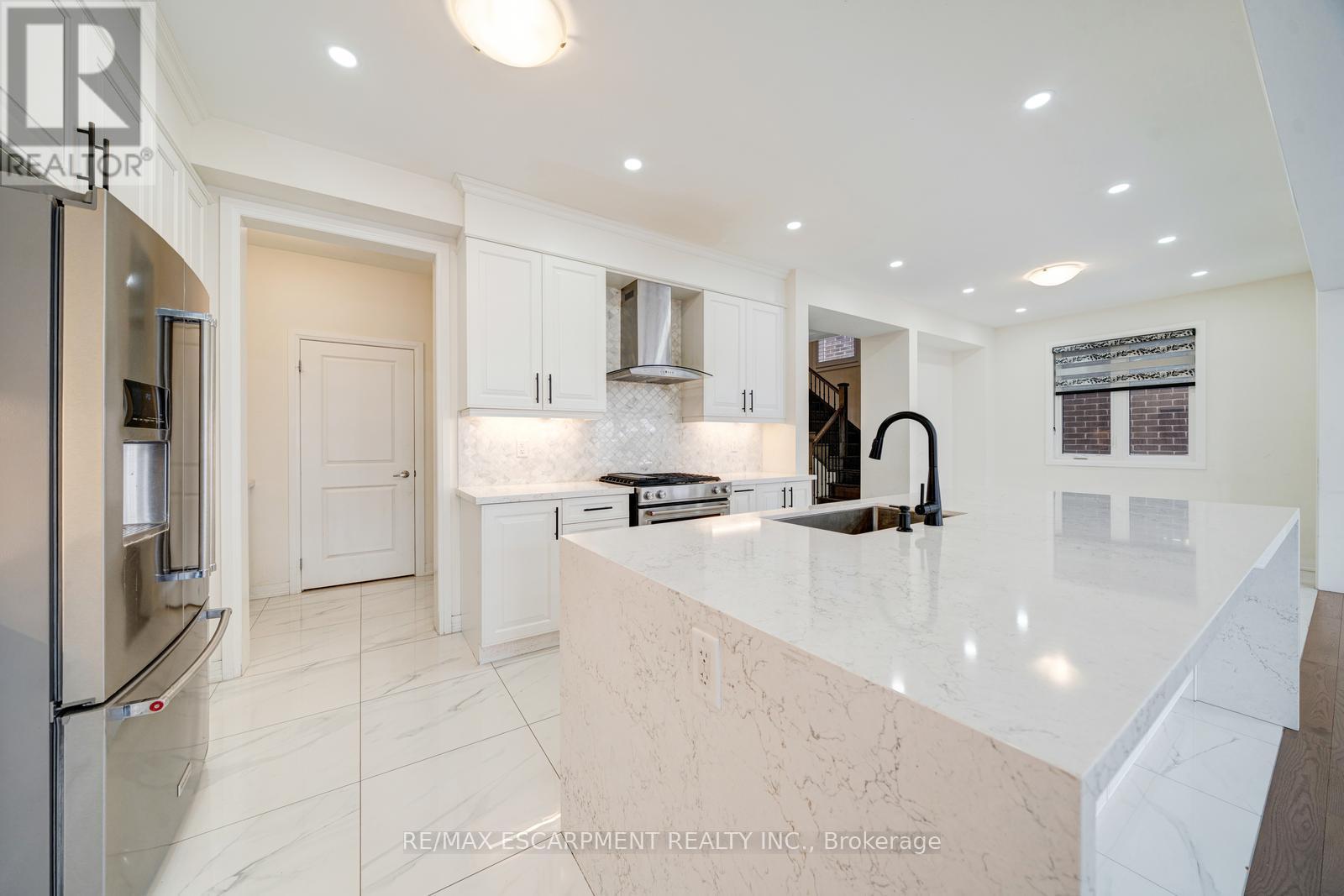 104 Mckean Drive, Whitchurch-Stouffville, Ontario  L4A 4W4 - Photo 10 - N12703598