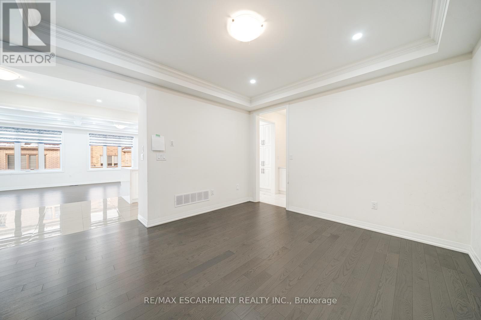 104 Mckean Drive, Whitchurch-Stouffville, Ontario  L4A 4W4 - Photo 3 - N12703598