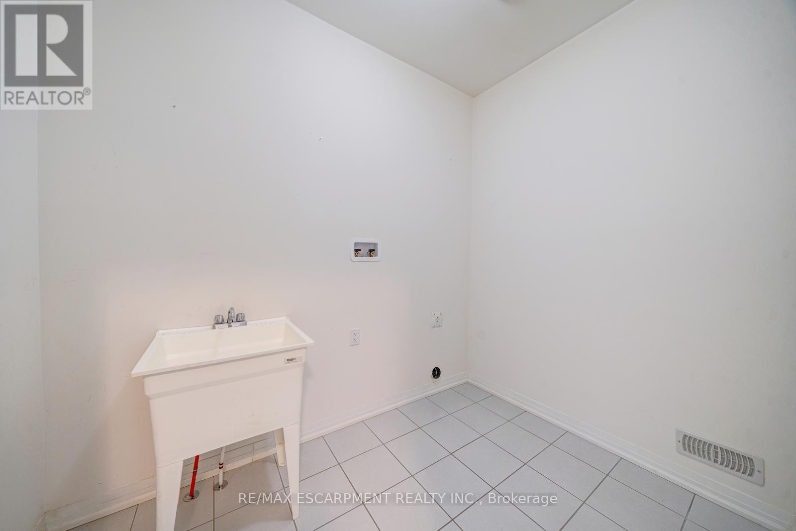 104 Mckean Drive, Whitchurch-Stouffville, Ontario  L4A 4W4 - Photo 42 - N12703598