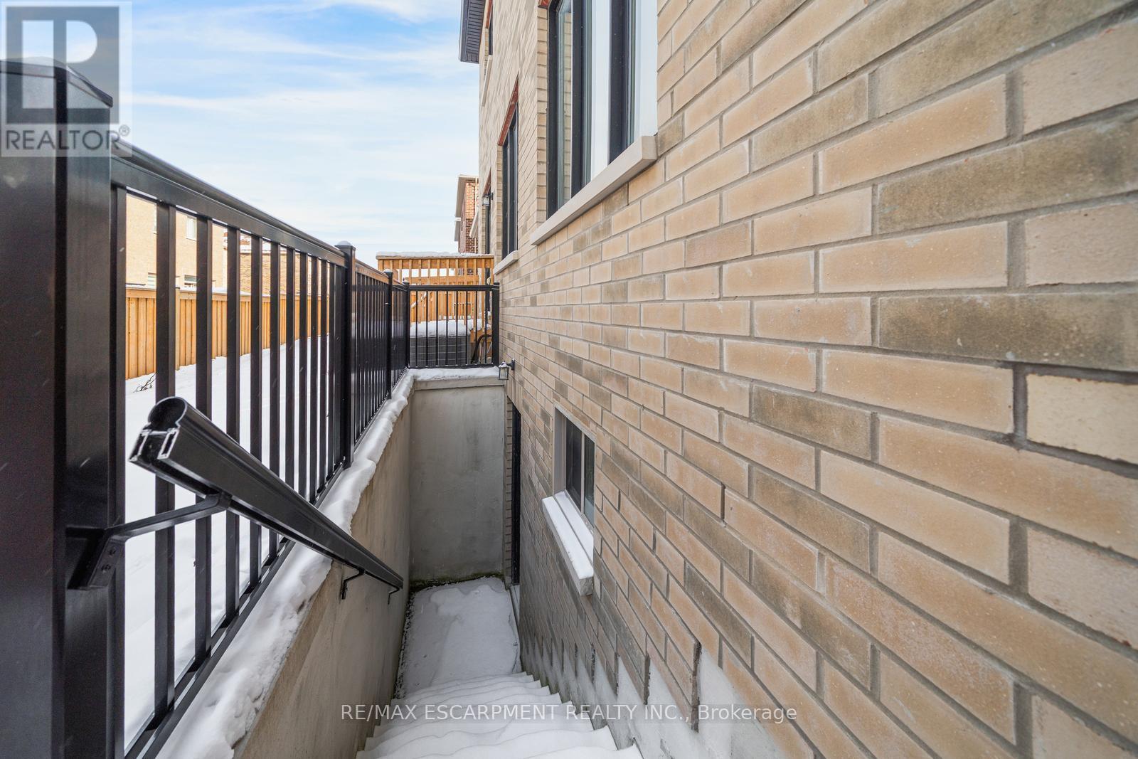 104 Mckean Drive, Whitchurch-Stouffville, Ontario  L4A 4W4 - Photo 47 - N12703598