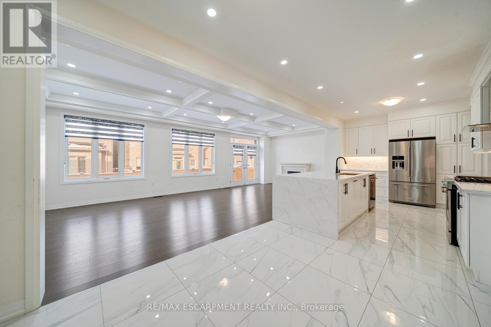 104 Mckean Drive, Whitchurch-Stouffville, Ontario  L4A 4W4 - Photo 5 - N12703598