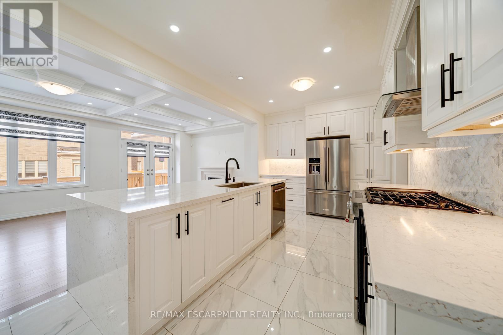 104 Mckean Drive, Whitchurch-Stouffville, Ontario  L4A 4W4 - Photo 8 - N12703598