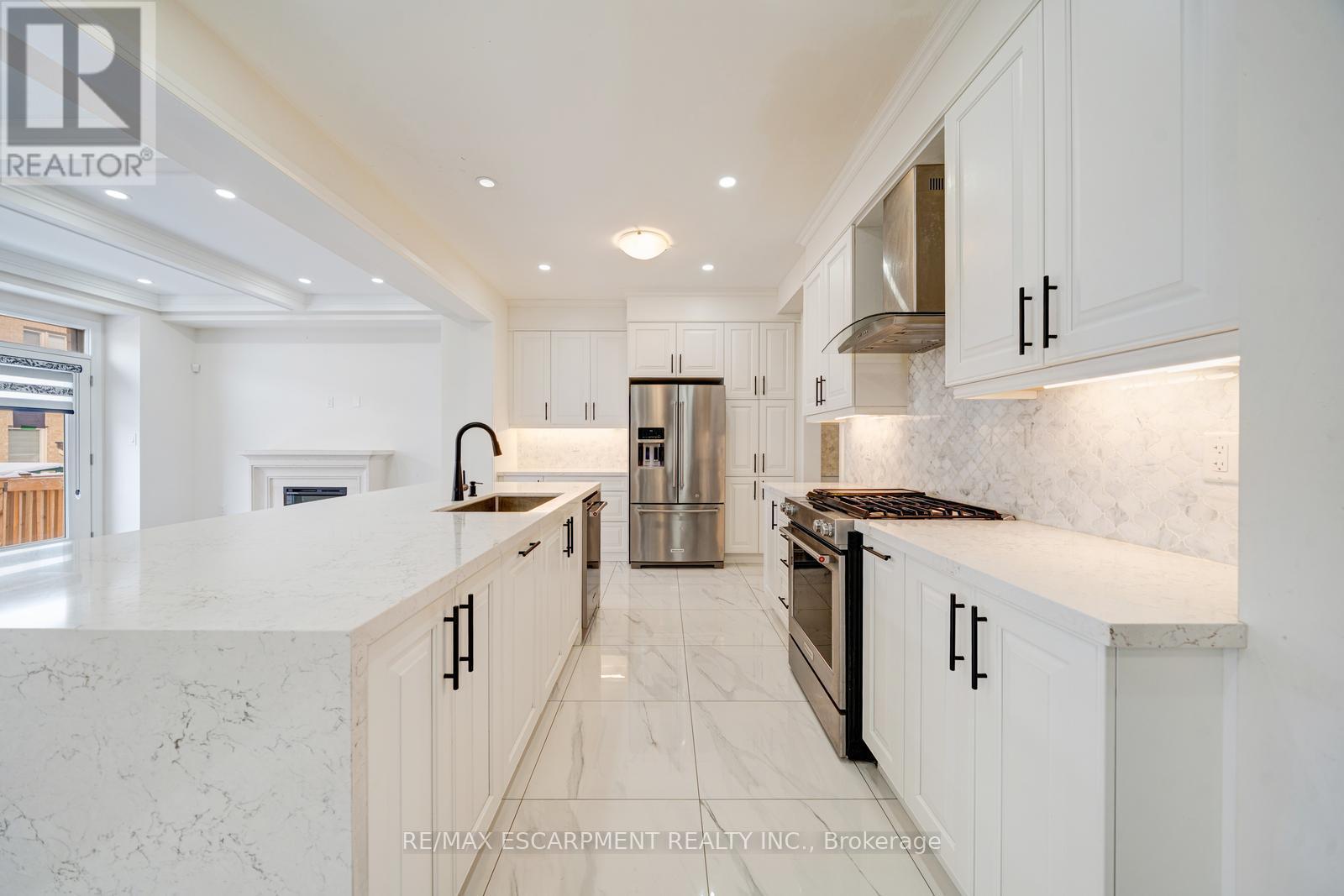 104 Mckean Drive, Whitchurch-Stouffville, Ontario  L4A 4W4 - Photo 9 - N12703598