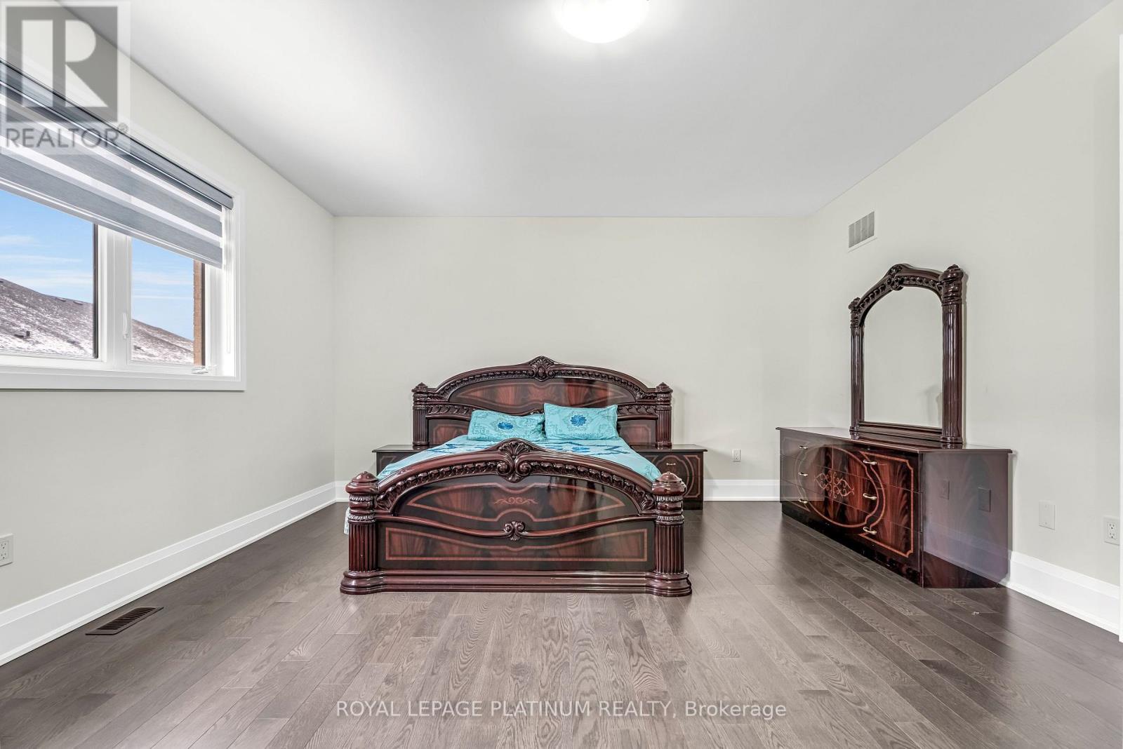 49 Westlake Crescent, Bradford West Gwillimbury (Bradford), Ontario  L3Z 4K4 - Photo 22 - N12703614