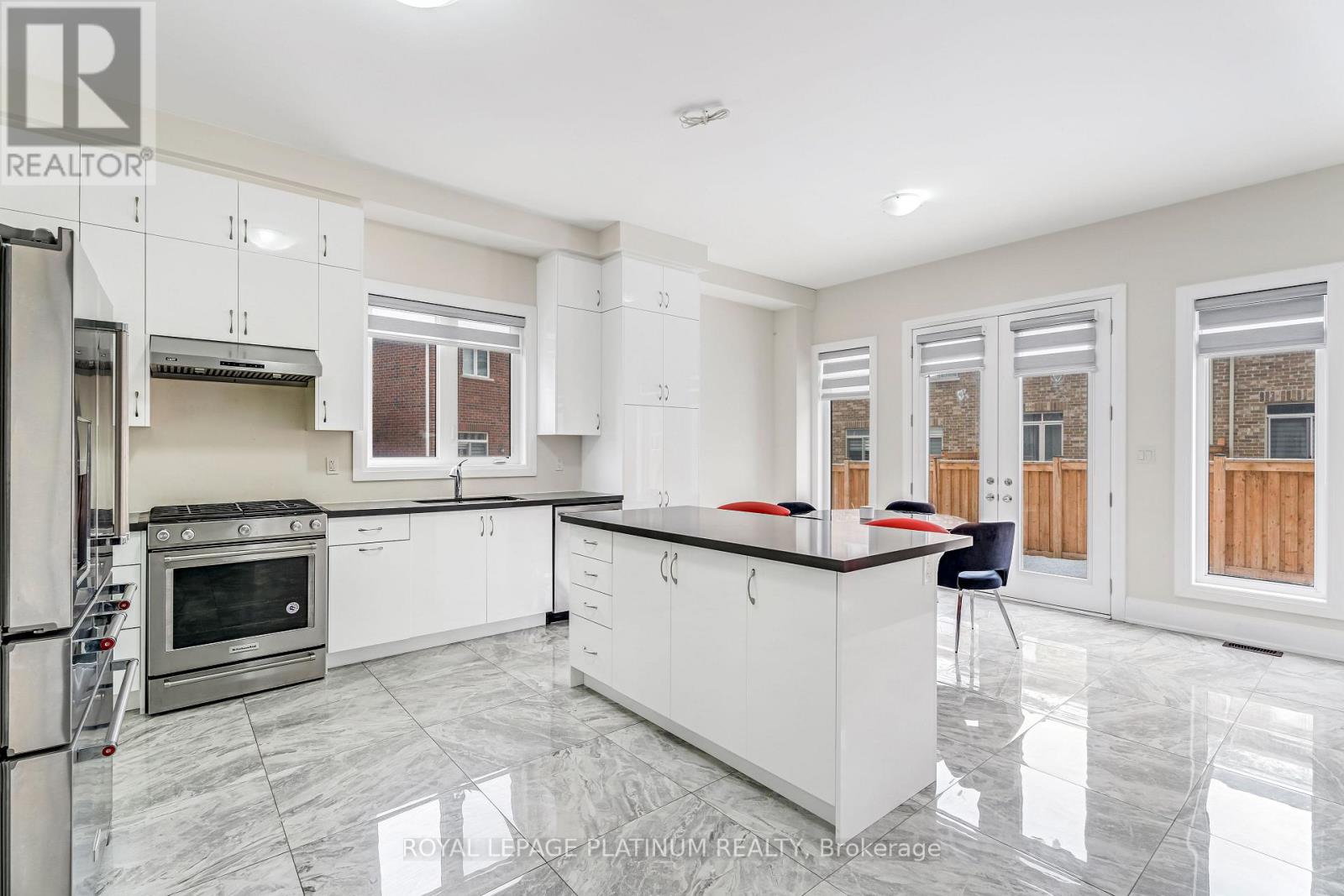 49 Westlake Crescent, Bradford West Gwillimbury (Bradford), Ontario  L3Z 4K4 - Photo 9 - N12703614