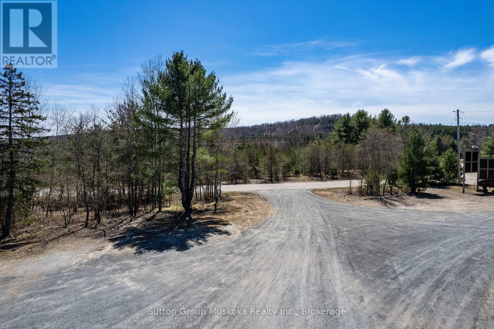 492 Old Ferguson Road E, Huntsville, Ontario  P1H 2J2 - Photo 2 - X12703714