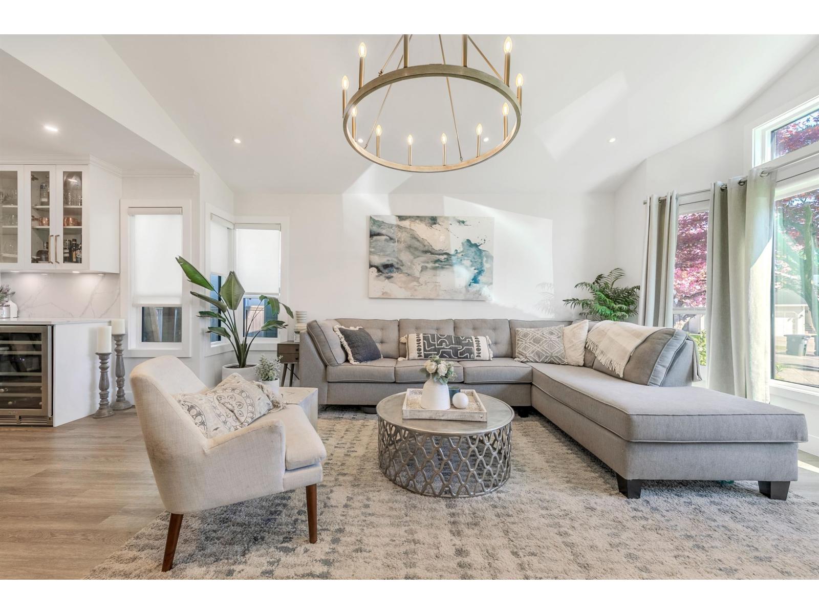 15967 19a Avenue, Surrey, British Columbia  V4A 8G9 - Photo 3 - R3068883