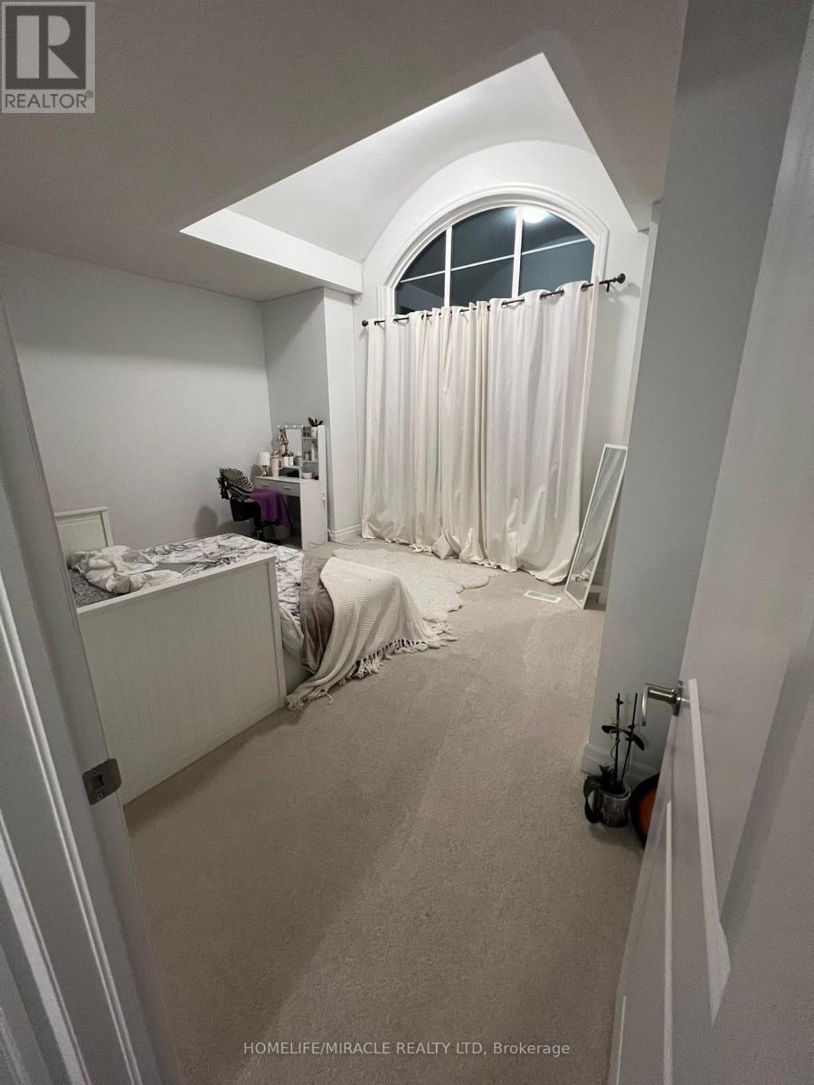 1307 Lily Crescent, Milton, Ontario  L9E 2B7 - Photo 23 - W12703514