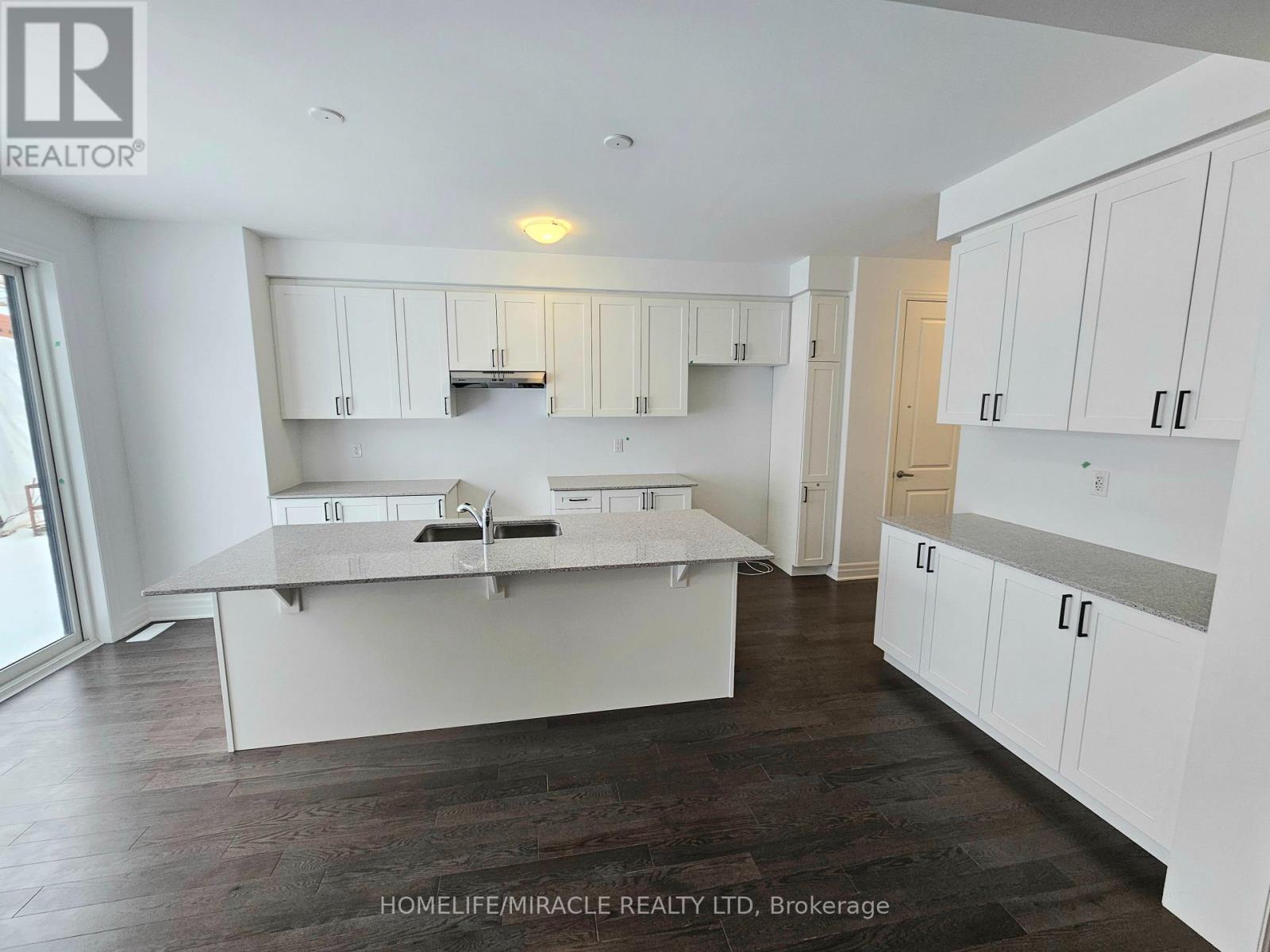 1307 Lily Crescent, Milton, Ontario  L9E 2B7 - Photo 8 - W12703514