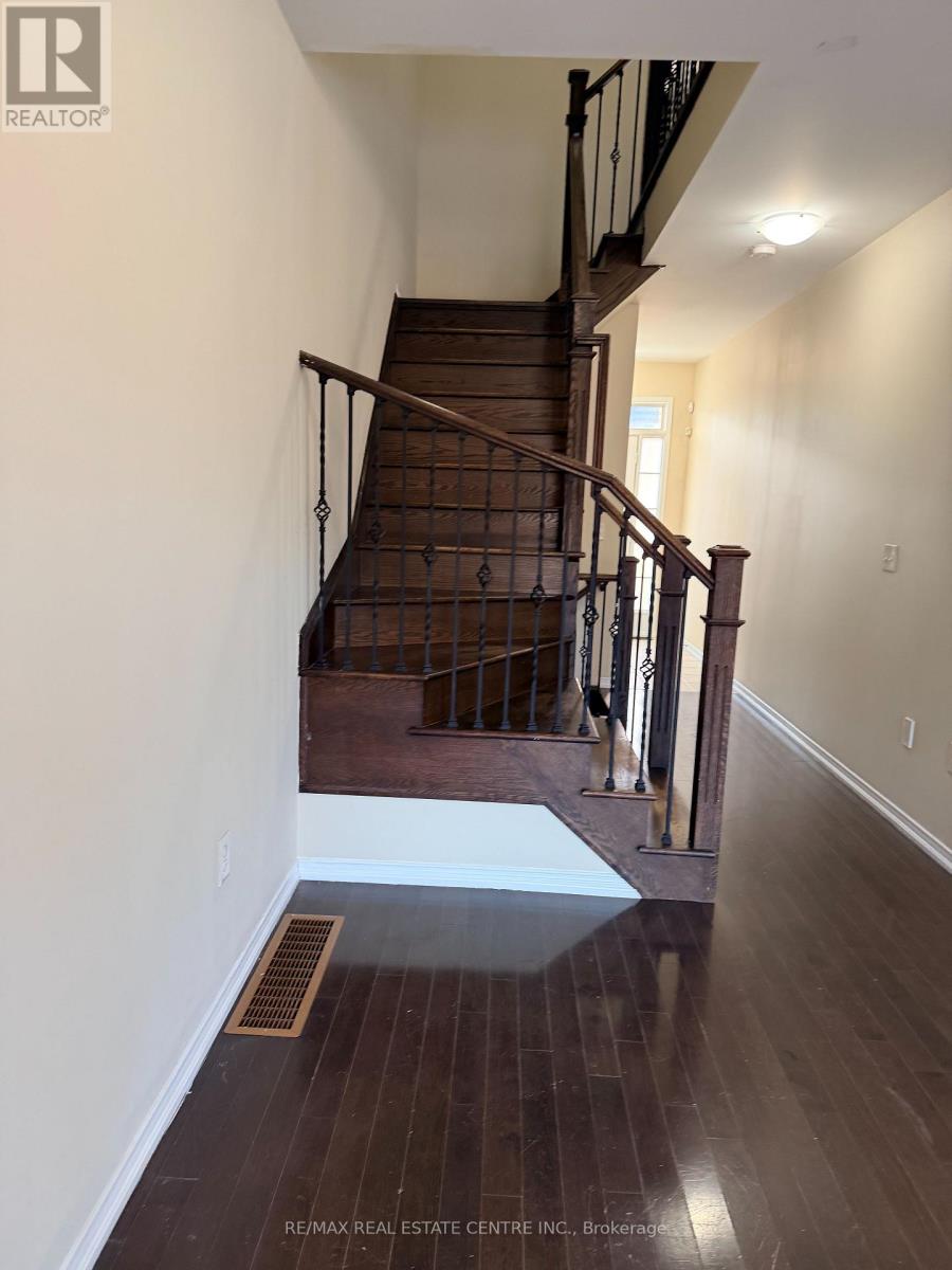 44 - 745 Farmstead Drive, Milton, Ontario  L9T 8B1 - Photo 3 - W12703532