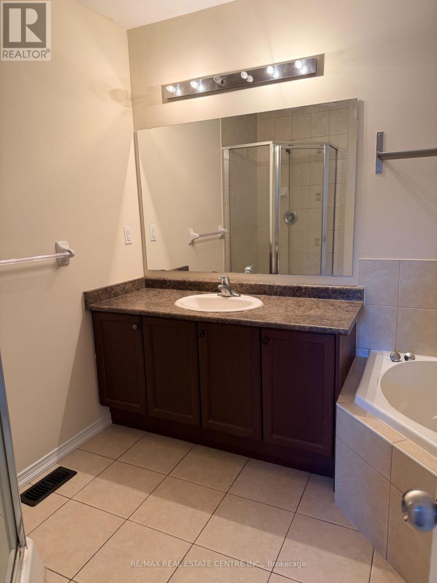 44 - 745 Farmstead Drive, Milton, Ontario  L9T 8B1 - Photo 7 - W12703532