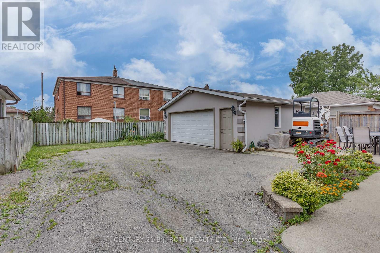 193 Epsom Downs Drive, Toronto, Ontario  M3M 1S8 - Photo 6 - W12703552