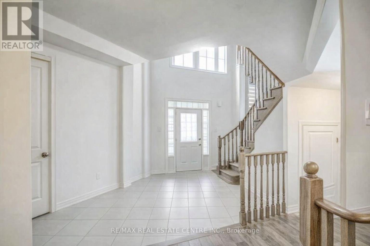 100 Truro Circle, Brampton, Ontario  L7A 4E7 - Photo 2 - W12703572