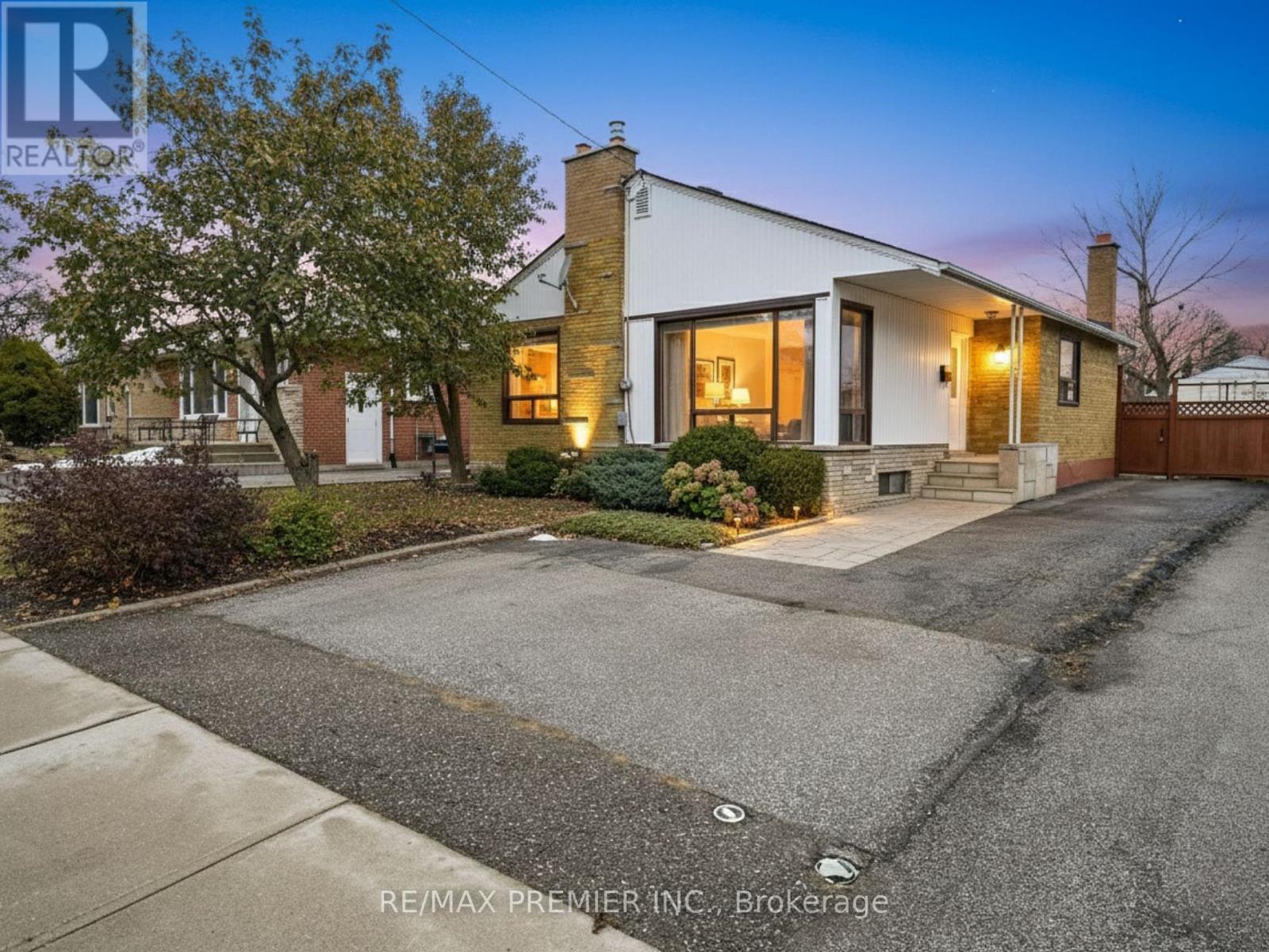 30 MONCRIEFF DRIVE, Toronto, Ontario