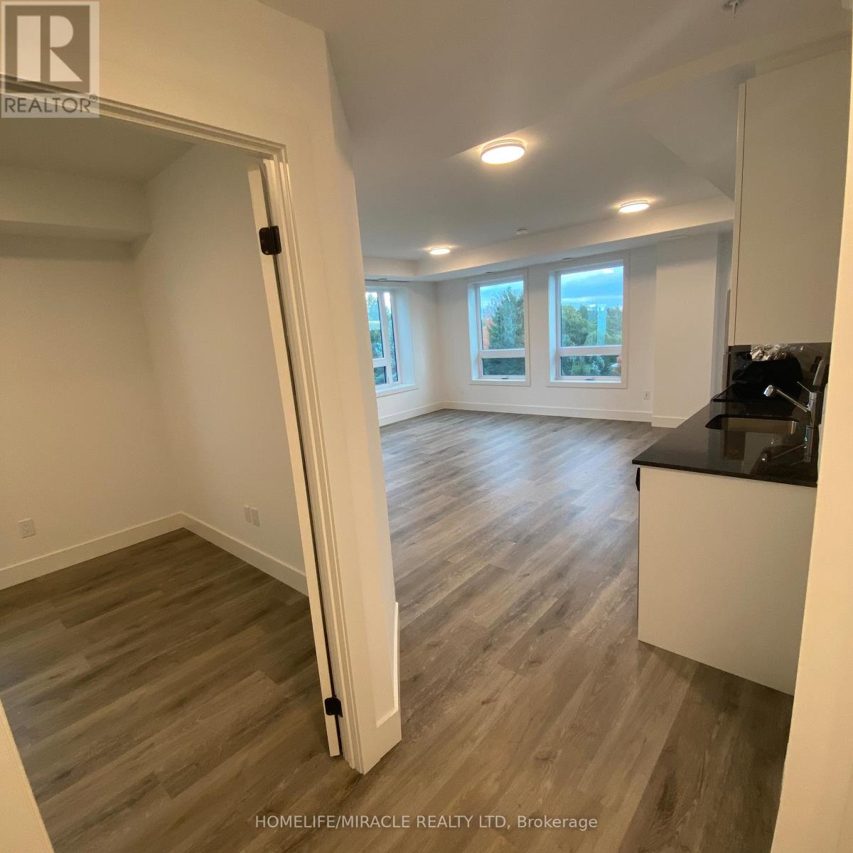 401 - 26 Lowes Road W, Guelph, Ontario  N1G 4X2 - Photo 12 - X12703636