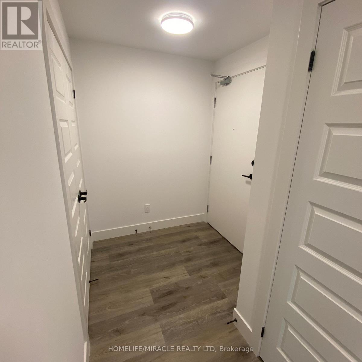 401 - 26 Lowes Road W, Guelph, Ontario  N1G 4X2 - Photo 3 - X12703636