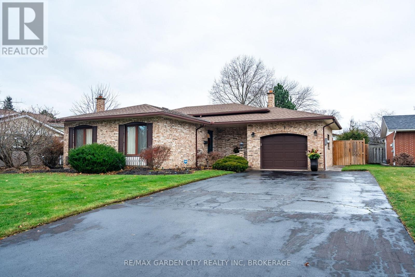 9 ROYAL OAK DRIVE, St. Catharines, Ontario