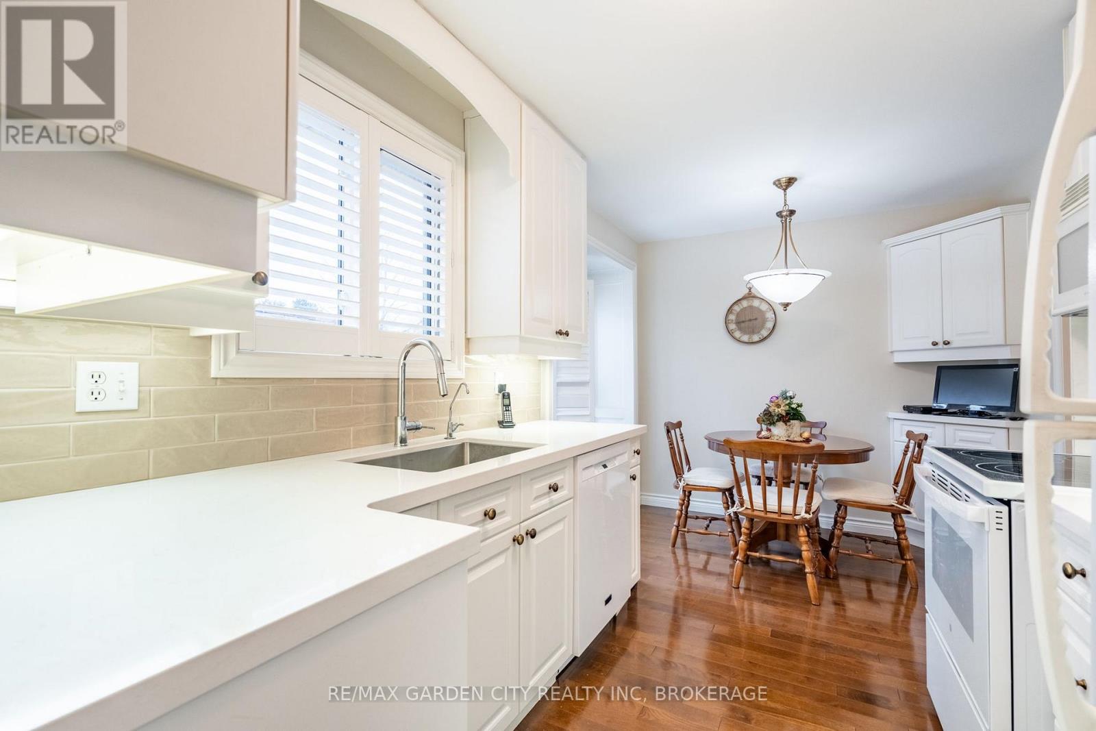 9 Royal Oak Drive, St. Catharines, Ontario  L2N 4B7 - Photo 10 - X12703762