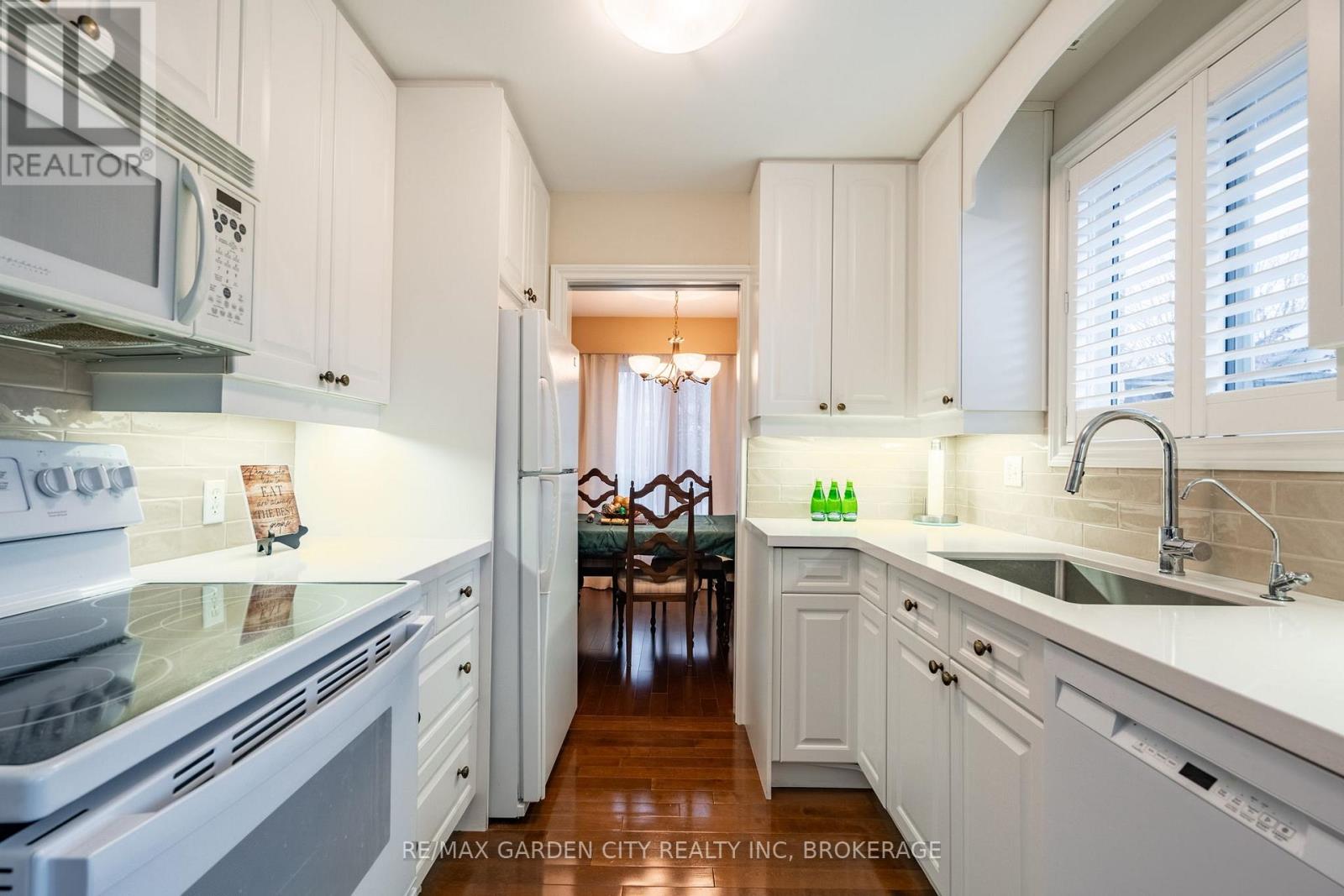 9 Royal Oak Drive, St. Catharines, Ontario  L2N 4B7 - Photo 11 - X12703762