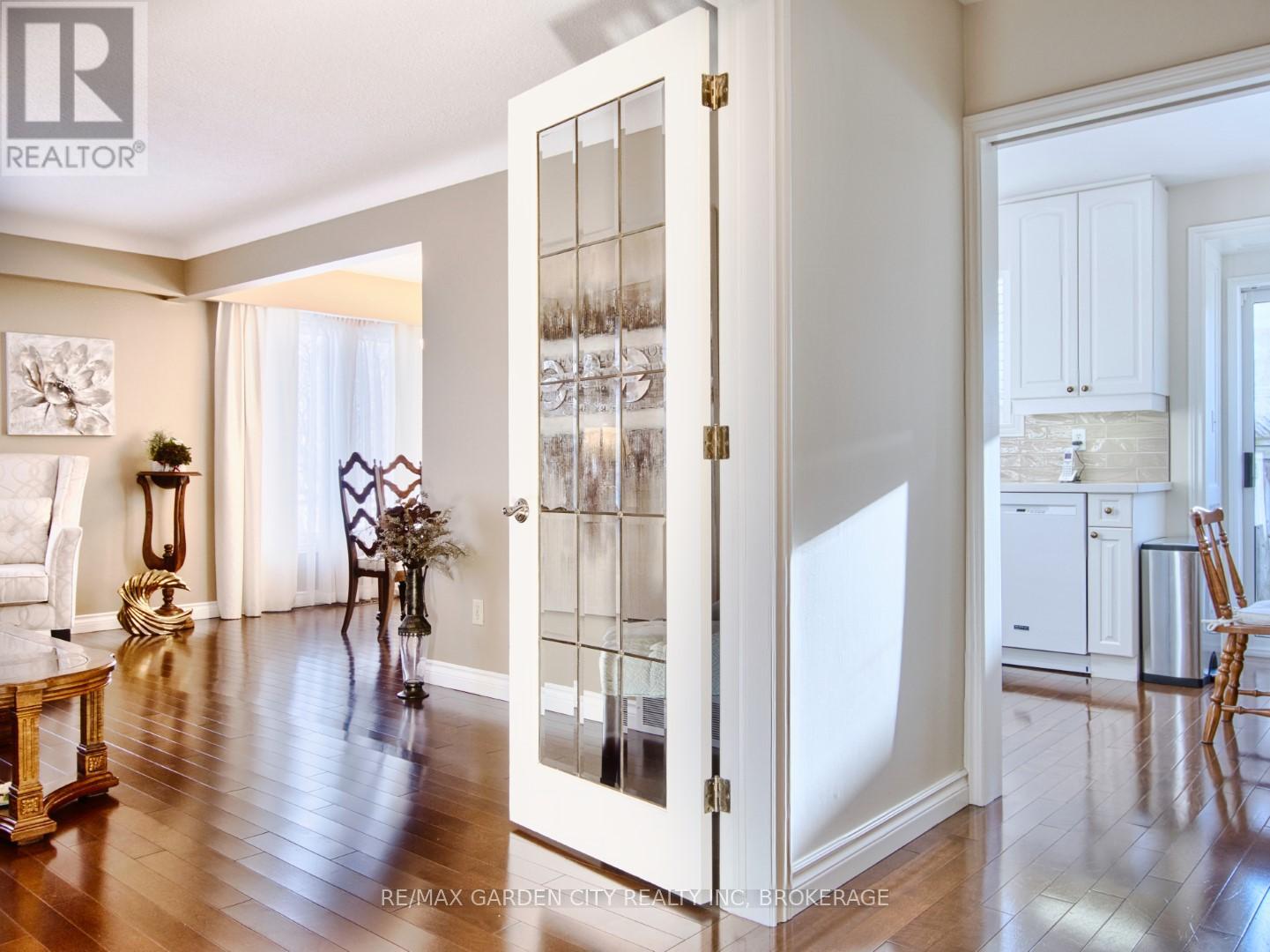 9 Royal Oak Drive, St. Catharines, Ontario  L2N 4B7 - Photo 13 - X12703762