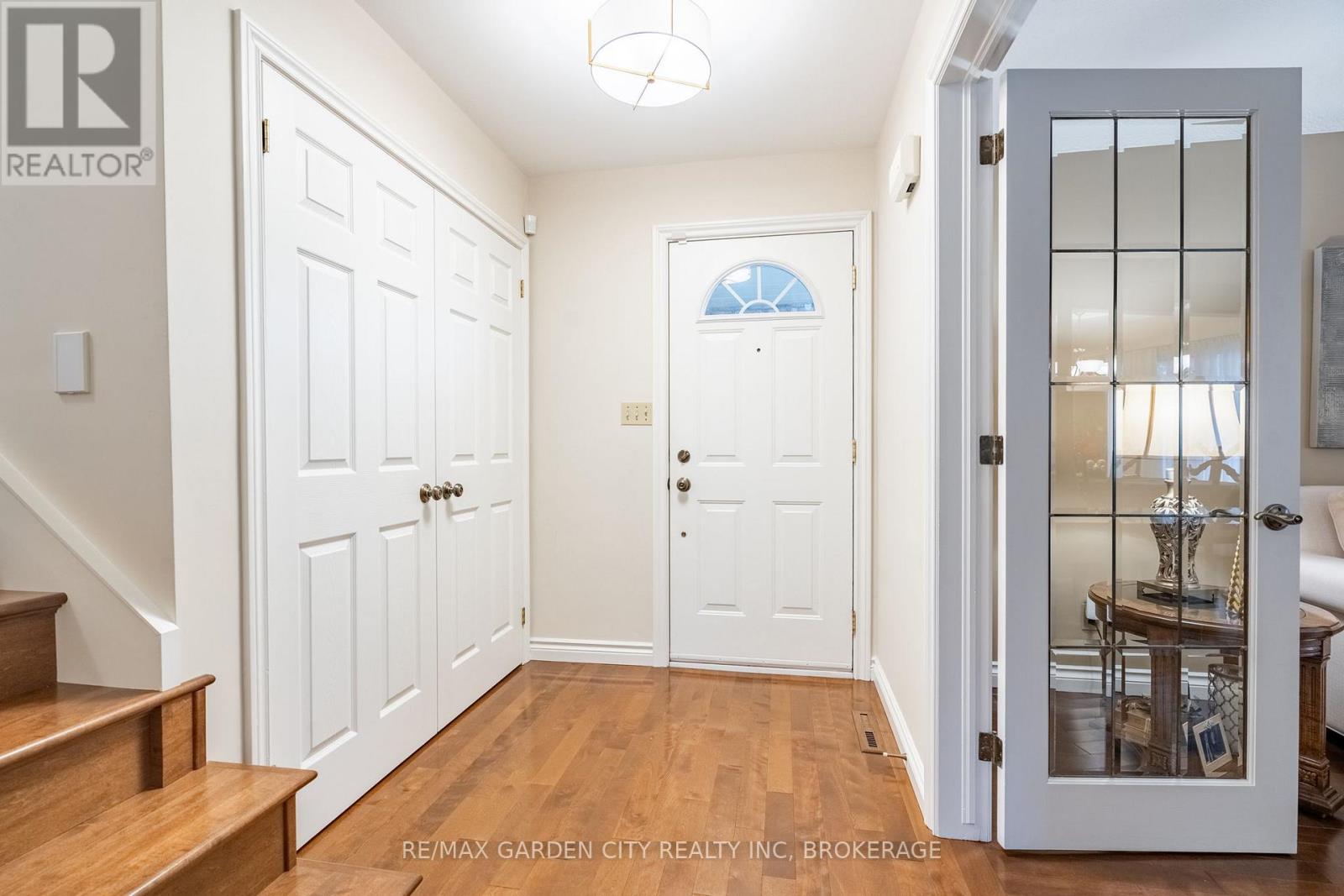 9 Royal Oak Drive, St. Catharines, Ontario  L2N 4B7 - Photo 4 - X12703762