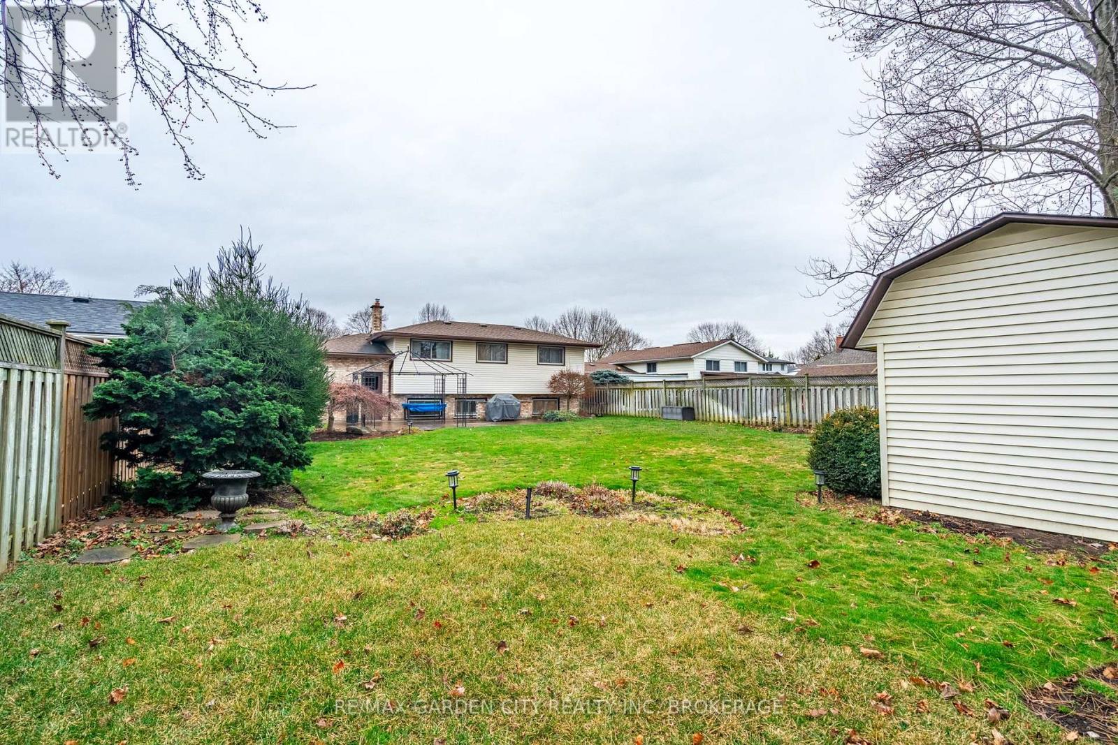 9 Royal Oak Drive, St. Catharines, Ontario  L2N 4B7 - Photo 44 - X12703762