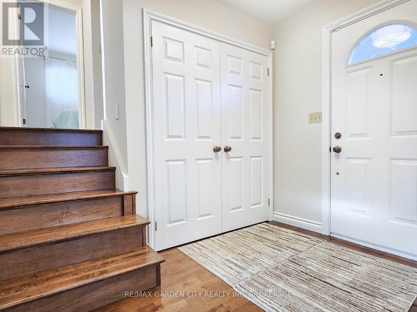 9 Royal Oak Drive, St. Catharines, Ontario  L2N 4B7 - Photo 7 - X12703762