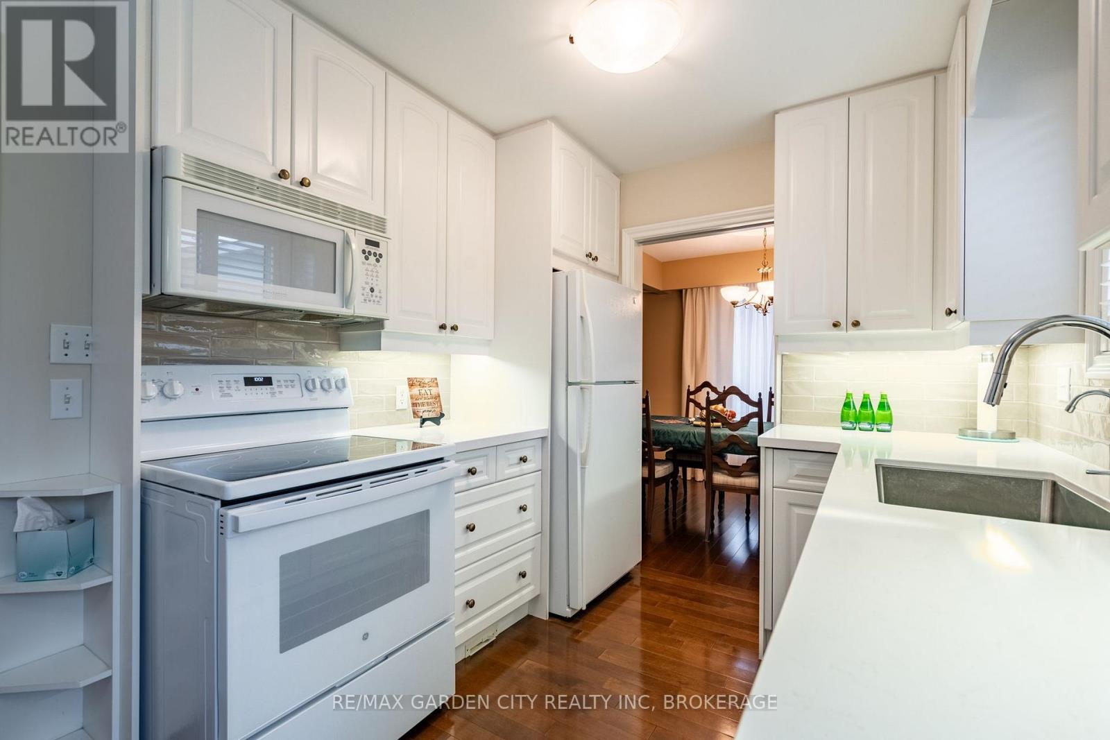 9 Royal Oak Drive, St. Catharines, Ontario  L2N 4B7 - Photo 9 - X12703762