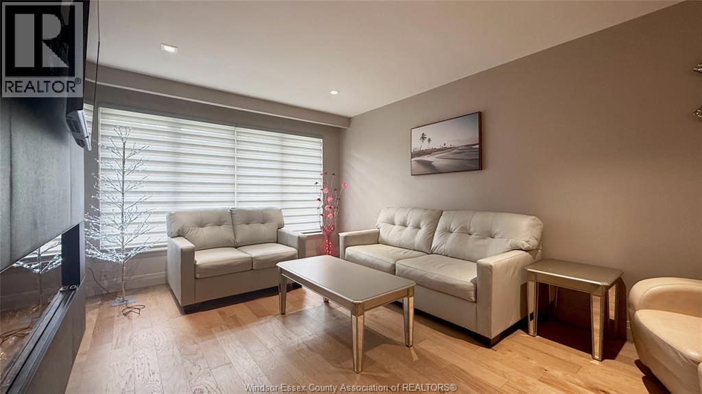 9793 Lynngrove Crescent, Windsor, Ontario  N8R 1B8 - Photo 4 - 26001311