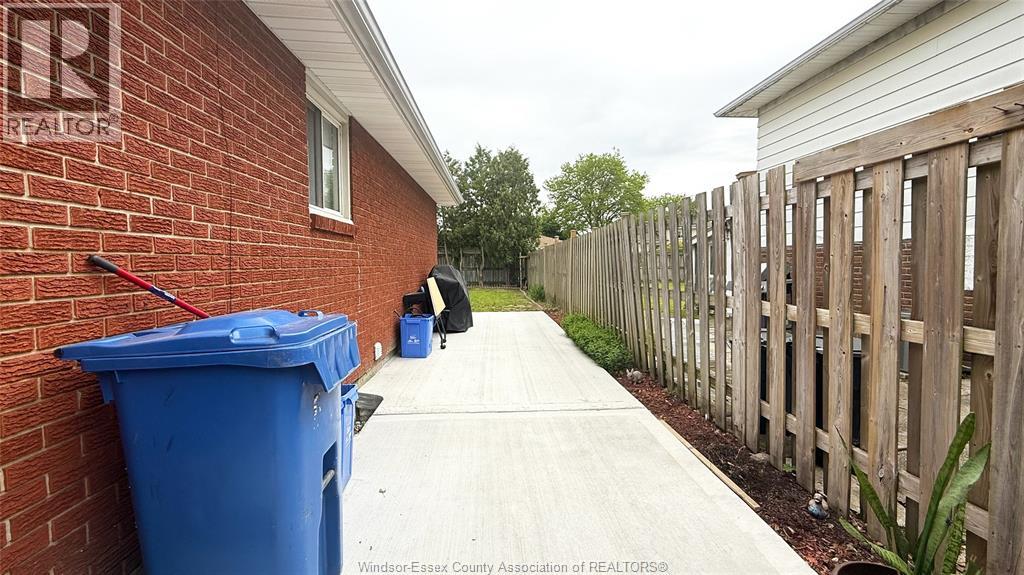 9793 Lynngrove Crescent, Windsor, Ontario  N8R 1B8 - Photo 41 - 26001311