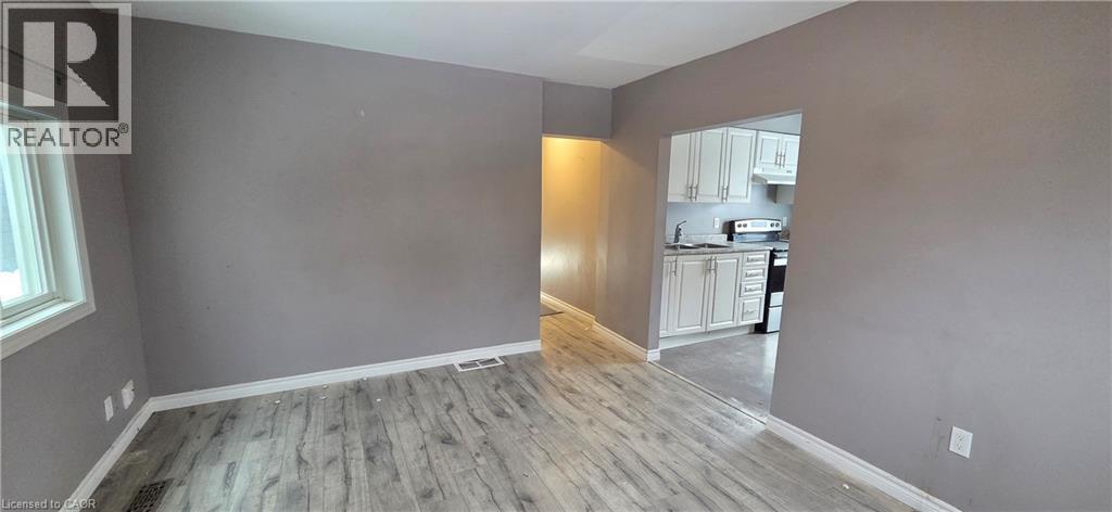 54 Wyandotte Street, Orillia, Ontario  L3V 5M9 - Photo 3 - 40798839