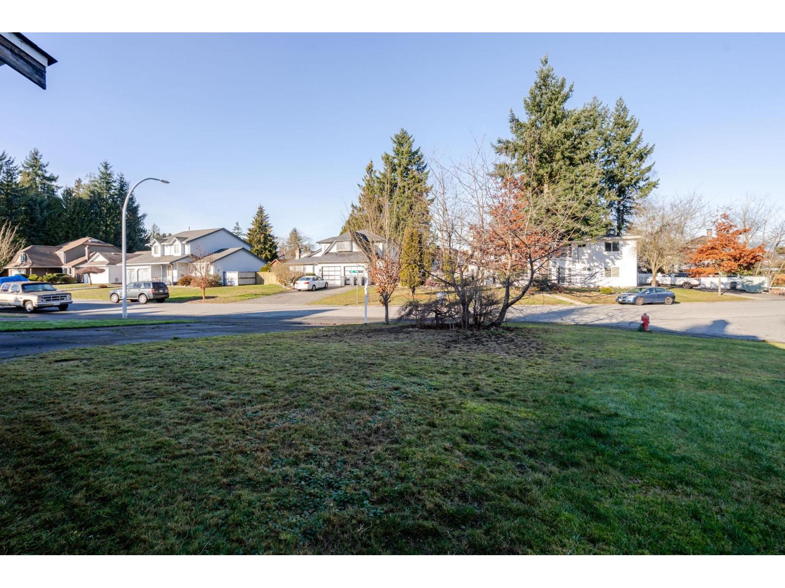 15688 93 Avenue, Surrey, British Columbia  V4N 3B2 - Photo 4 - R3075164