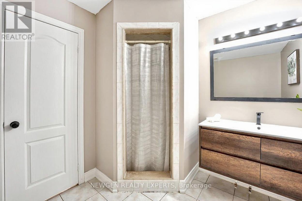 Upper - 68 Root Crescent E, Ajax, Ontario  L1T 4M3 - Photo 16 - E12701290