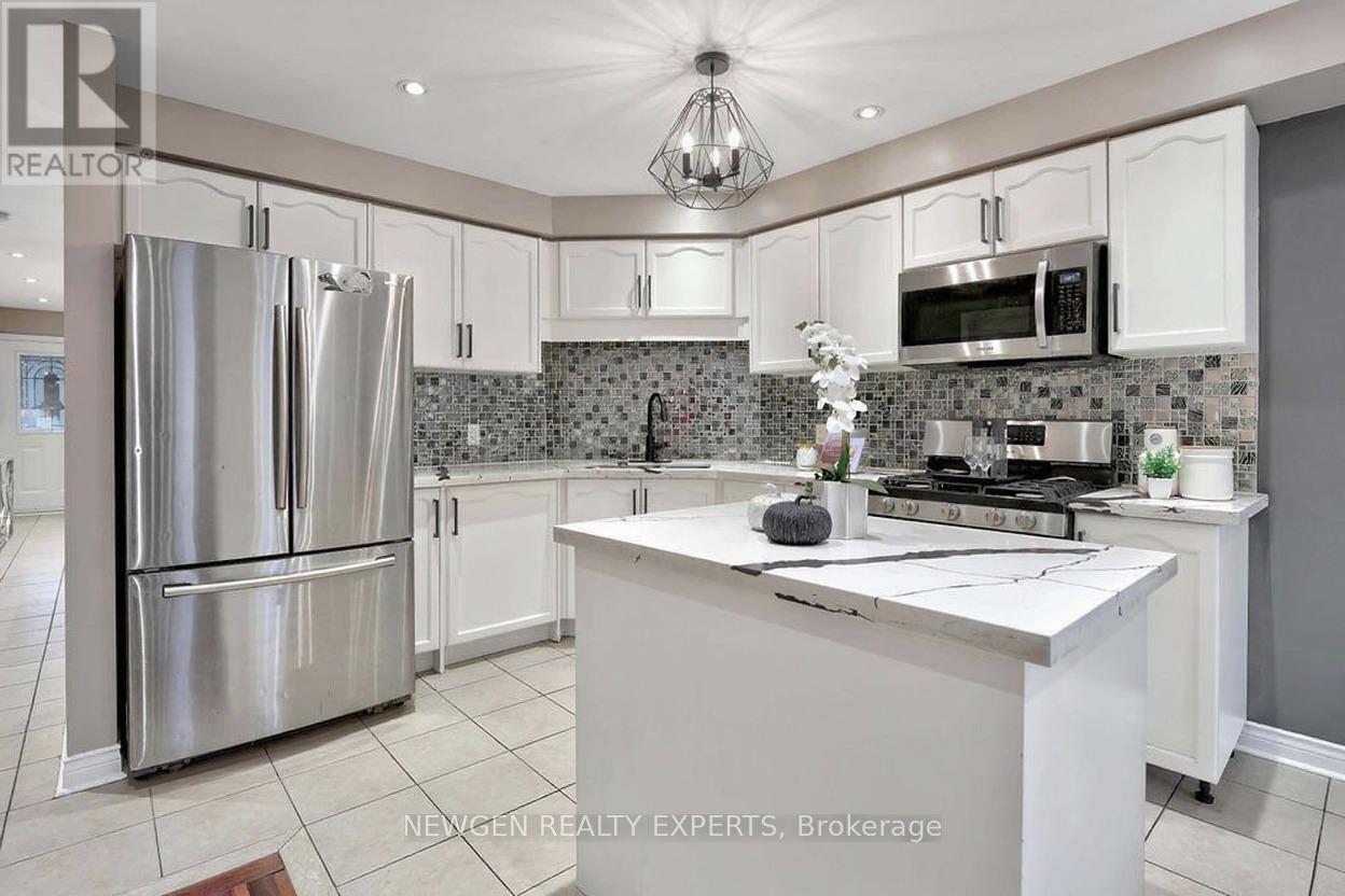 Upper - 68 Root Crescent E, Ajax, Ontario  L1T 4M3 - Photo 14 - E12701290