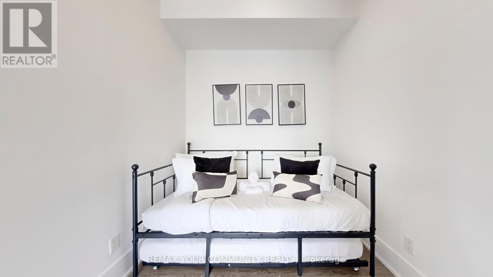 2912 - 300 Front Street, Toronto, Ontario  M5V 0E9 - Photo 24 - C12703024