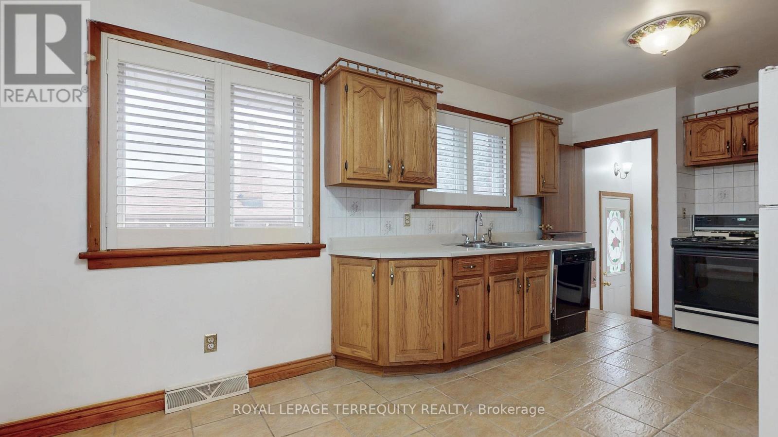 383 Rossland Road W, Oshawa, Ontario  L1J 3G7 - Photo 11 - E12703828