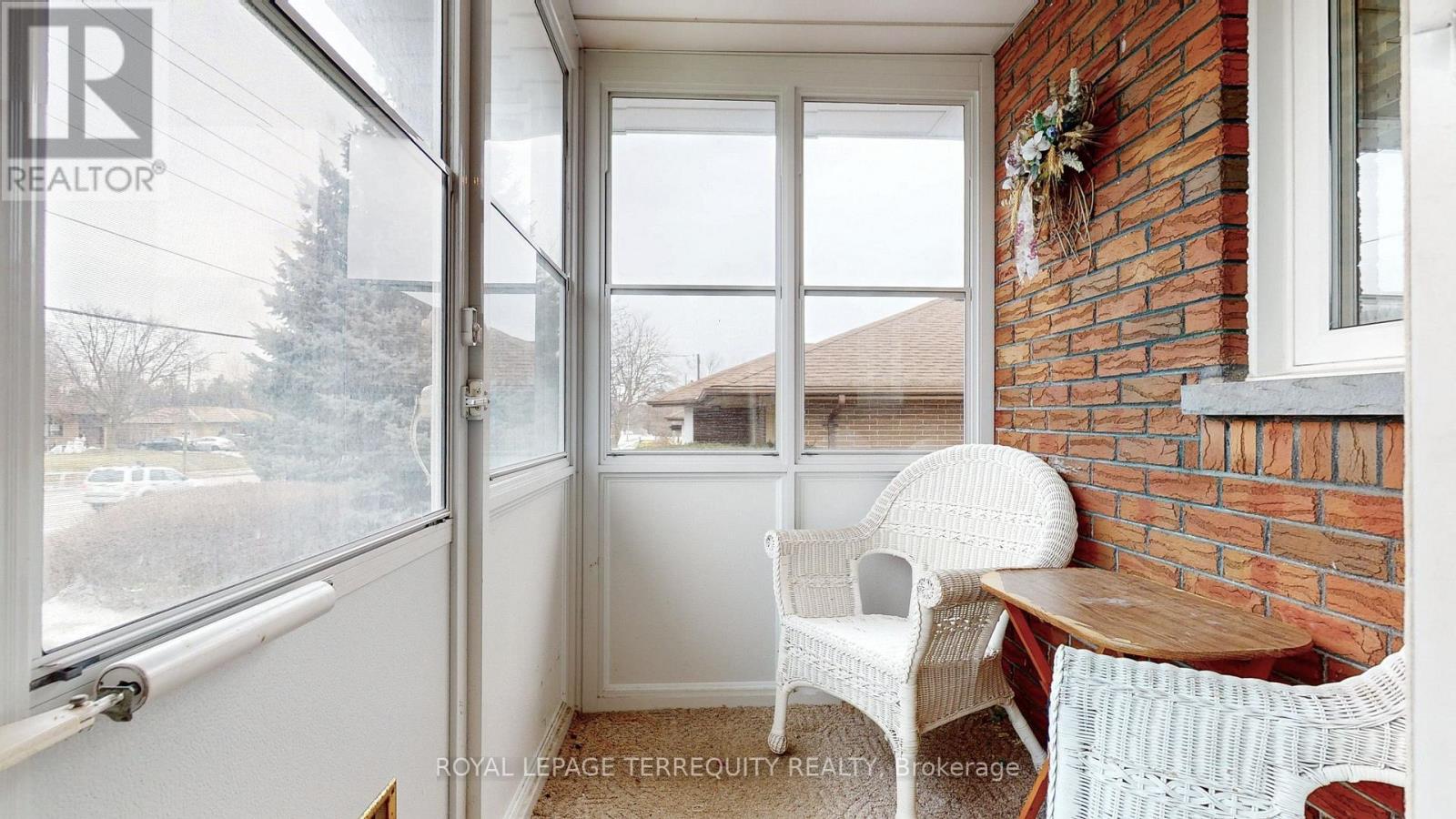 383 Rossland Road W, Oshawa, Ontario  L1J 3G7 - Photo 3 - E12703828